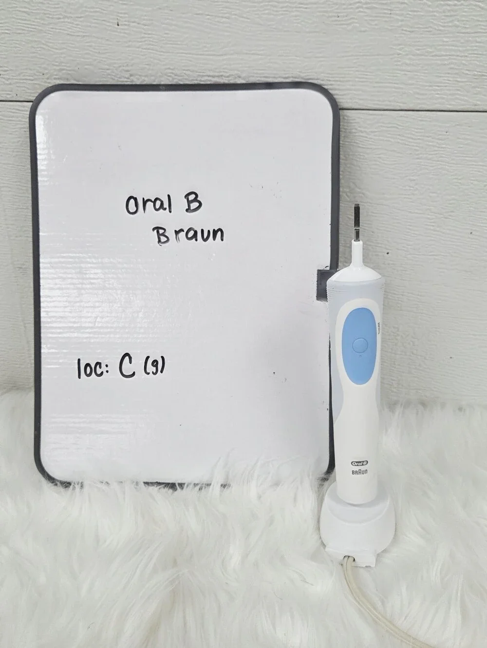 Oral‑B Braun Electric Toothbrush Handle in White & Light Blue